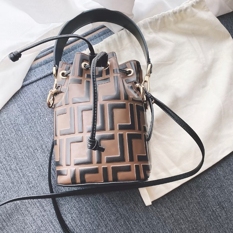 Genuine leather Drawstring bags Womens mens Luxury Designer Shoulder clutch crossbody totes Bucket bag handbag Vintage top handle lady Wallets travel bag, Black
Genuine leather Drawstring bags Womens mens Luxury Designer Shoulder clutch crossbody totes Bucket bag handbag Vintage top handle lady Wallets travel bag, Black