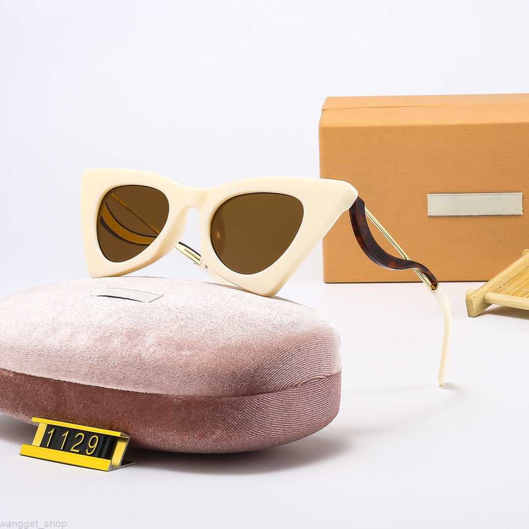 2021 Designer Sunglasses Luxury oval Fashion Brand Men and women cat eye Driving Adumbral Sun Glasses High Quality with Box case glass
2021 Designer Sunglasses Luxury oval Fashion Brand Men and women cat eye Driving Adumbral Sun Glasses High Quality with Box case glass
