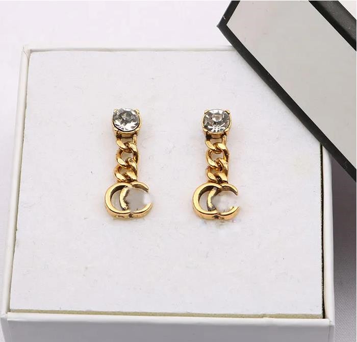 18K Gold Plated 925 Silver Luxury Brand Designers Retro Chain Double Letters Stud Geometric Famous Women Crystal Rhinestone Pearl Earring Wedding Party Jewerlry
18K Gold Plated 925 Silver Luxury Brand Designers Retro Chain Double Letters Stud Geometric Famous Women Crystal Rhinestone Pearl Earring Wedding Party Jewerlry