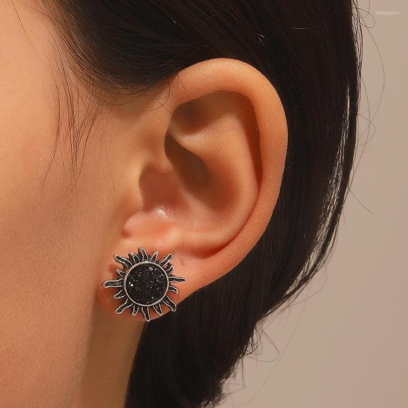 Stud Earrings Retro Black Crystal Cluster Sun And Moon For Men Women Personality Punk Style Asymmetric Earing Gothic Jewelry
Stud Earrings Retro Black Crystal Cluster Sun And Moon For Men Women Personality Punk Style Asymmetric Earing Gothic Jewelry