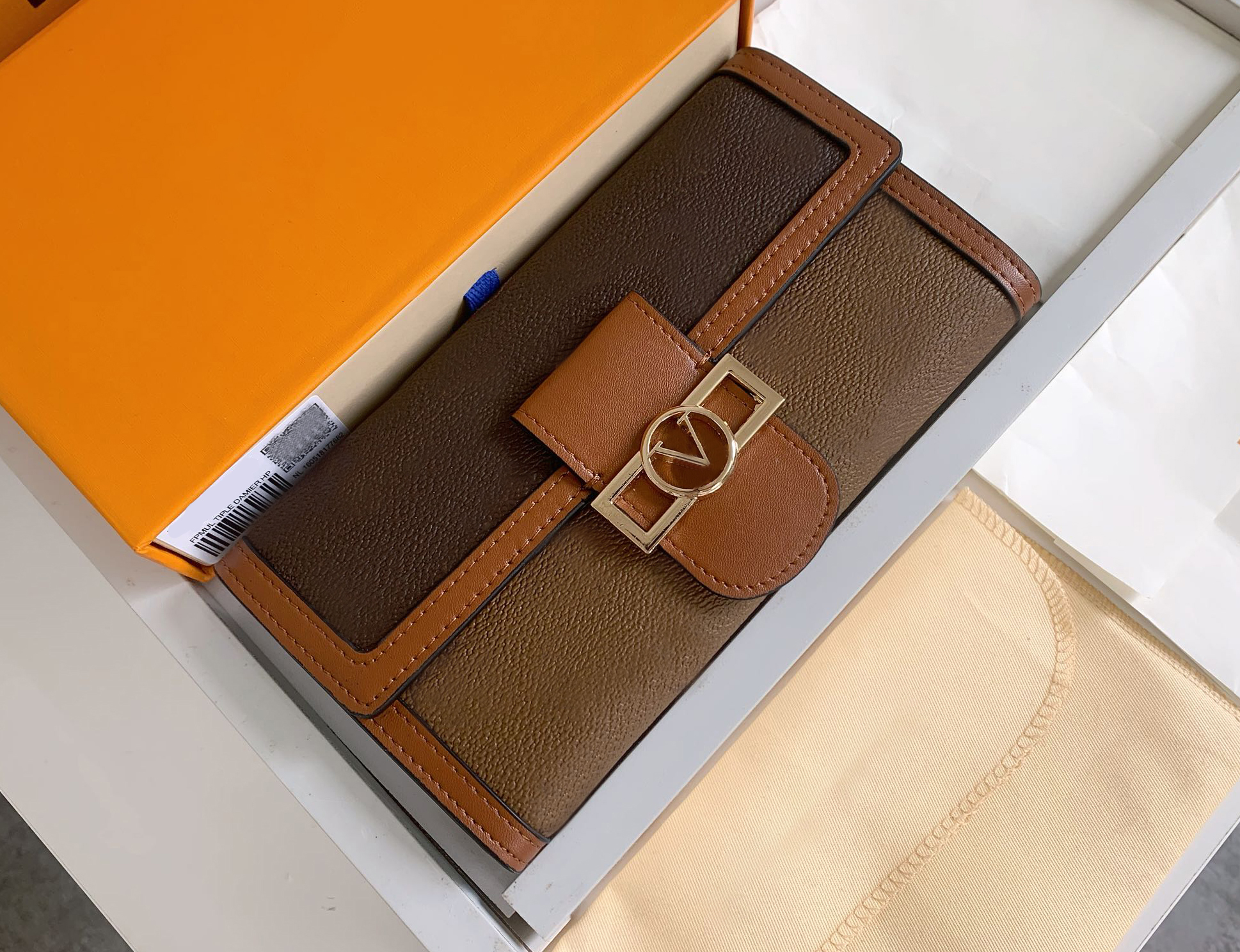 Fashion designer womens wallets luxury Dauphine purses flowers metal letters credit card holders ladies long slim money clutch bag with box high-quality, 68723#monogrames
Fashion designer womens wallets luxury Dauphine purses flowers metal letters credit card holders ladies long slim money clutch bag with box high-quality, 68723#monogrames