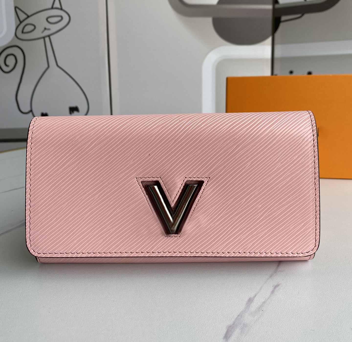 Fashion designer womens wallets luxury Twist purses flowers metal letters credit card holders ladies long slim money clutch bags with box high-quality, 61179#metal switch
Fashion designer womens wallets luxury Twist purses flowers metal letters credit card holders ladies long slim money clutch bags with box high-quality, 61179#metal switch