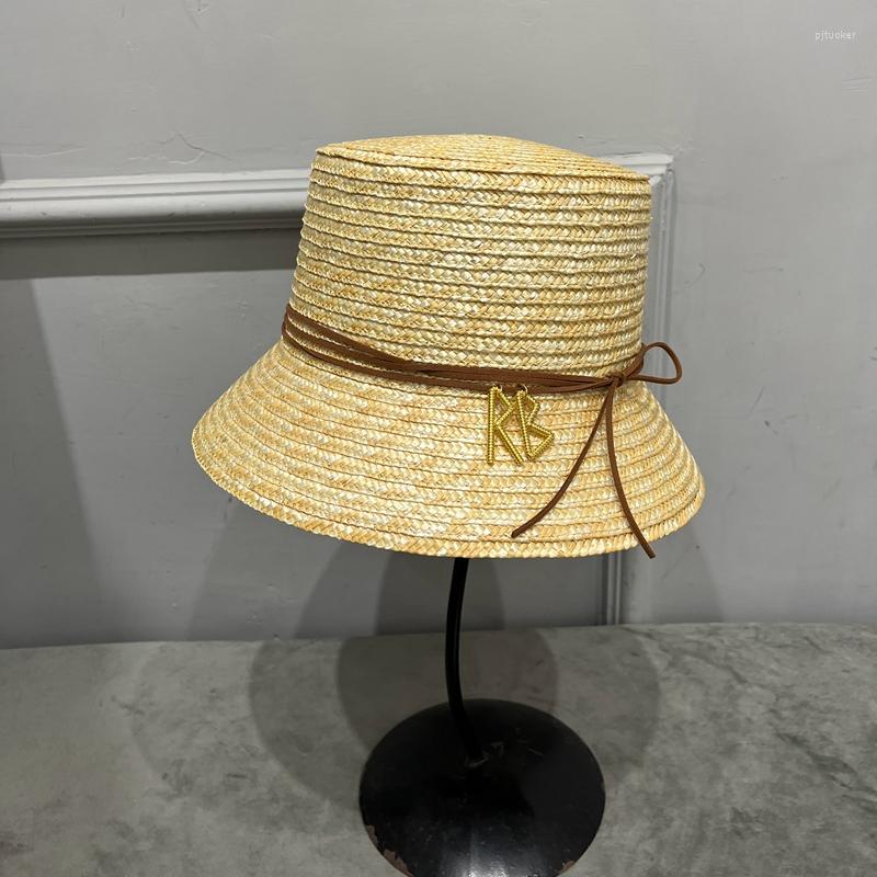 Wide Brim Hats Straw Bucket Hat For Women Retro Elegant Outing Along Basin Sun Protection In Beach, Picture shown
Wide Brim Hats Straw Bucket Hat For Women Retro Elegant Outing Along Basin Sun Protection In Beach, Picture shown