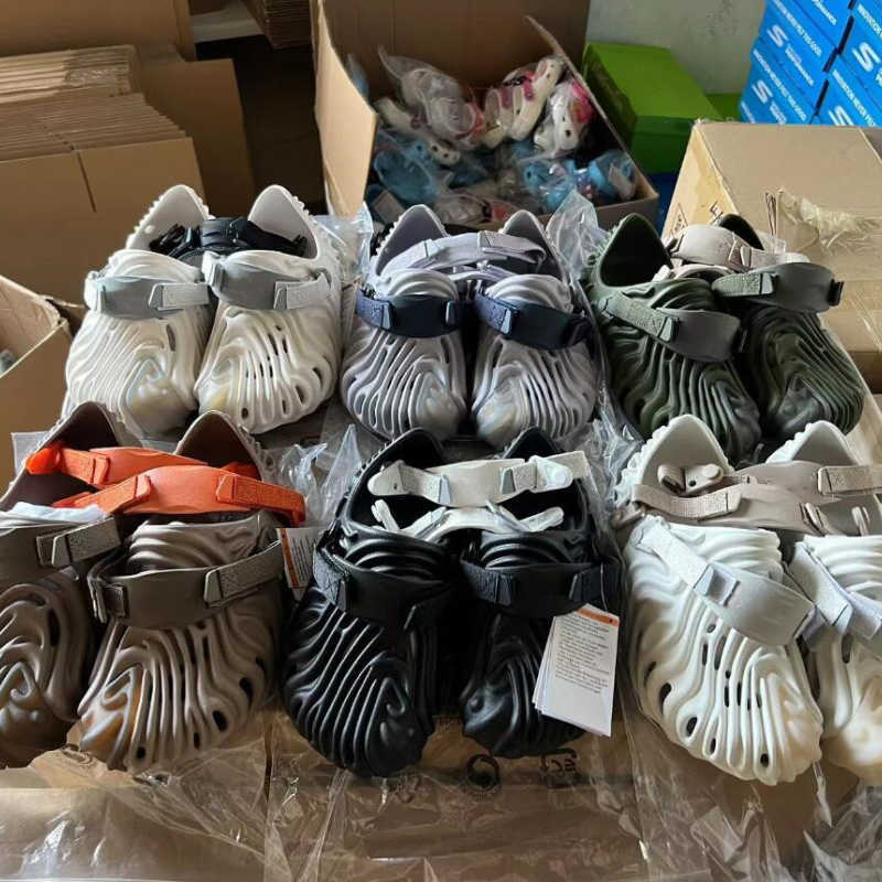 2022 salehe bembury Sandals Men Woman Slides Slippers Ararat Rubber Summer Brown Flat slide slipper wens womens Hook & Loop Summer Update version
2022 salehe bembury Sandals Men Woman Slides Slippers Ararat Rubber Summer Brown Flat slide slipper wens womens Hook & Loop Summer Update version
