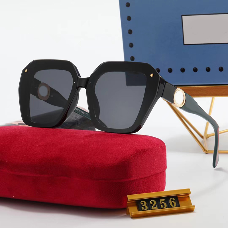Fashion Designer Sunglasses Luxurys Eyeglass Women Men Sun Glass Outdoor Cycling Large Frame Beach Sun Bathing Driving Cool Photos for Travel