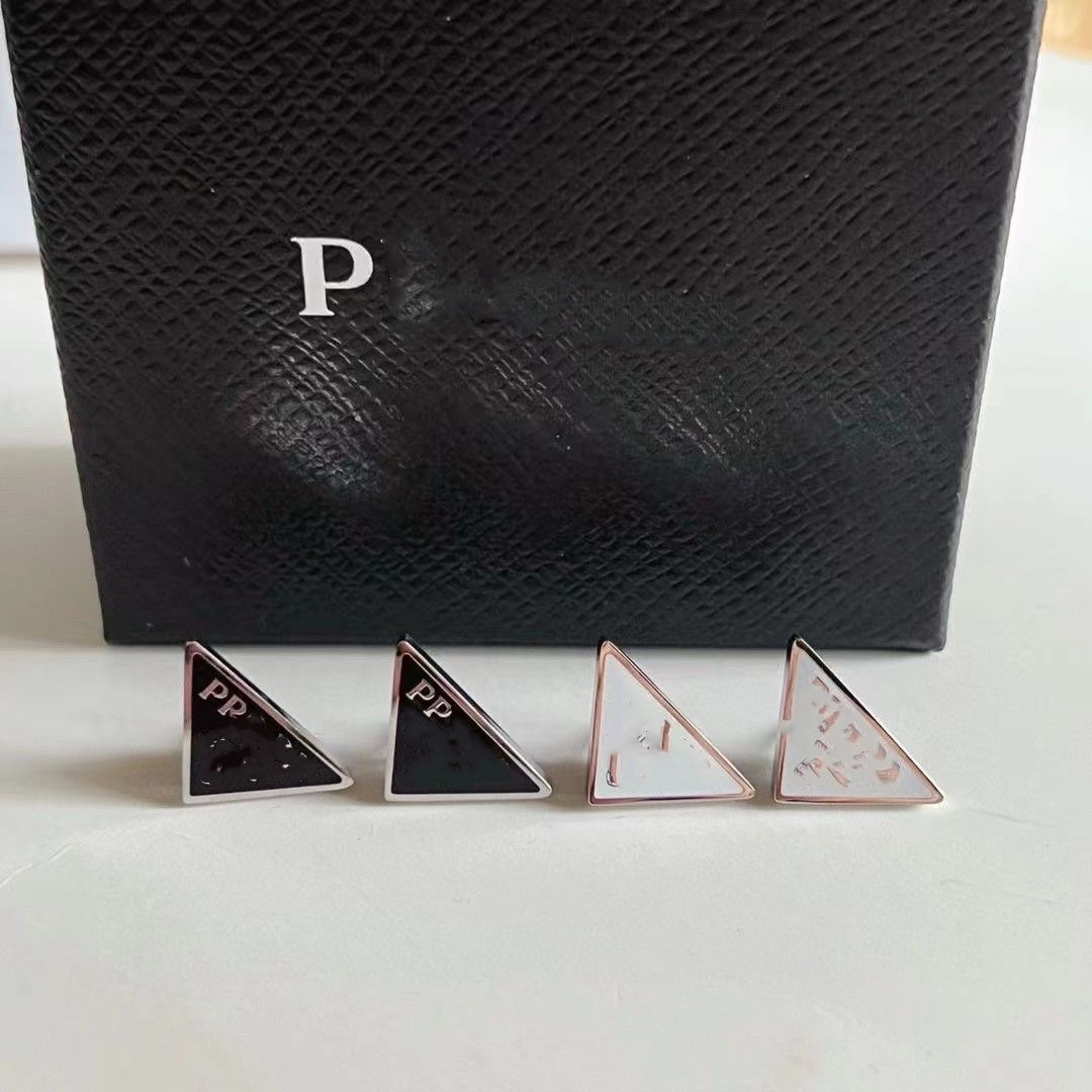 P1 Temperament 18K Mixed Simple Gold Plated 925 Silver Luxury Brand Designer Letter Stud Geometry Famous Women's Round Crystal Diamonds Pearl Earrings Wedding Party
P1 Temperament 18K Mixed Simple Gold Plated 925 Silver Luxury Brand Designer Letter Stud Geometry Famous Women's Round Crystal Diamonds Pearl Earrings Wedding Party