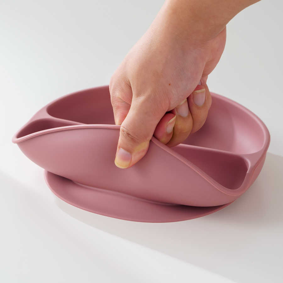 Cups Dishes Utensils 4pcs children's Tableware Set Baby Dishes Plate Bowl With Sucker Waterproof Bib For Newborn Spoon Silicone Feeding Baby Item