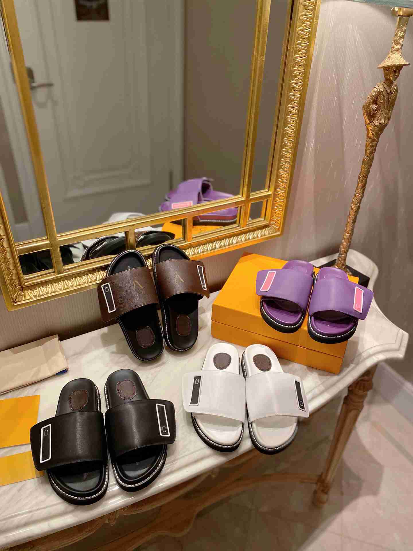 2022 Designer Luxury Sandals Slippers Women Men Pool Pillow Sunset Comfort Flat sandal Summer Fashion Top Quality with box size 35-45 good
2022 Designer Luxury Sandals Slippers Women Men Pool Pillow Sunset Comfort Flat sandal Summer Fashion Top Quality with box size 35-45 good