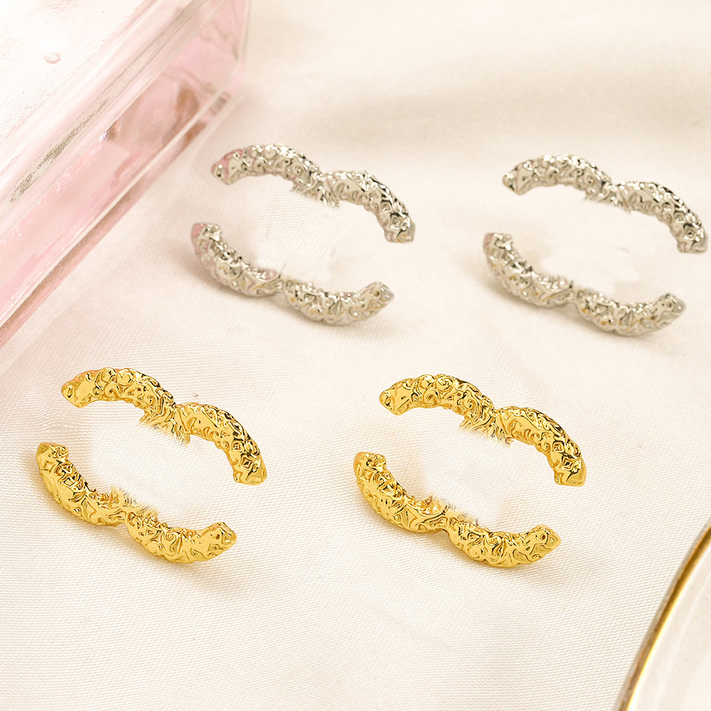 2Colors 18K Gold Plated Luxury Brand Designers Double Letters Stud Clip Chain Geometric Famous Women 925 Silver Crystal Rhinestone Earring Wedding Party Jewerlry
2Colors 18K Gold Plated Luxury Brand Designers Double Letters Stud Clip Chain Geometric Famous Women 925 Silver Crystal Rhinestone Earring Wedding Party Jewerlry