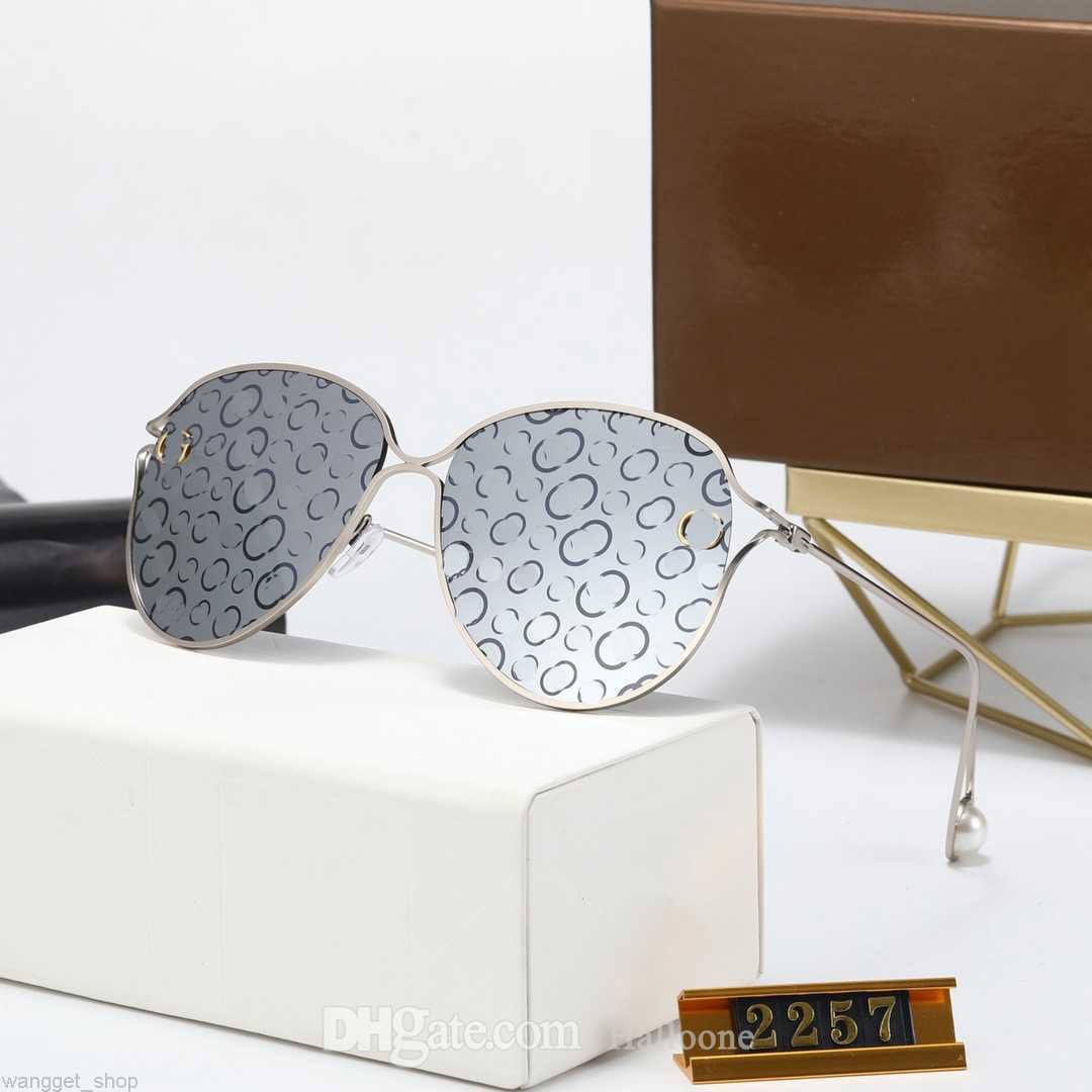 Brand 2257 Designer Sunglasses Men Women Eyeglasses Outdoor Shades Metal Frame Full Letter Fashion Classic Lady Sun glasses Mirrors for glass
Brand 2257 Designer Sunglasses Men Women Eyeglasses Outdoor Shades Metal Frame Full Letter Fashion Classic Lady Sun glasses Mirrors for glass