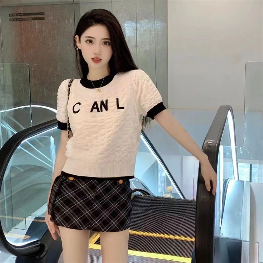 Designer women' brand T Shirts Top Chest Letter Laminated Print brand Short Sleeve High Street Loose Casual t shirt 100% Pure Cotton Tops for Women
Designer women' brand T Shirts Top Chest Letter Laminated Print brand Short Sleeve High Street Loose Casual t shirt 100% Pure Cotton Tops for Women