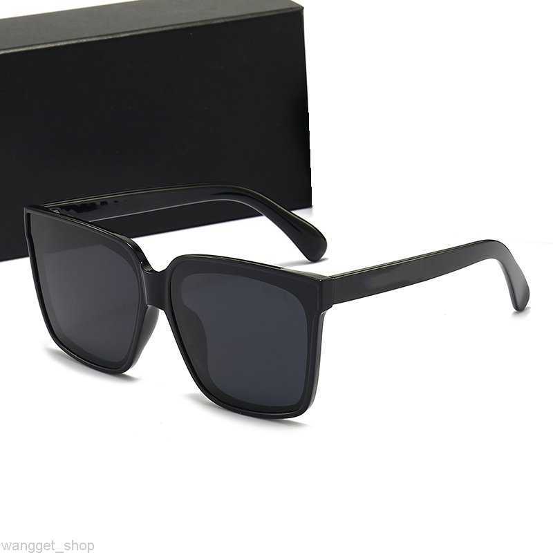 Designer Brand Fashion Sunglasses Women Anti-UV Polarized Lenses Men Unisex Vintage Driving Travel Beach Island Fashion Street Shooting Sun glass
Designer Brand Fashion Sunglasses Women Anti-UV Polarized Lenses Men Unisex Vintage Driving Travel Beach Island Fashion Street Shooting Sun glass