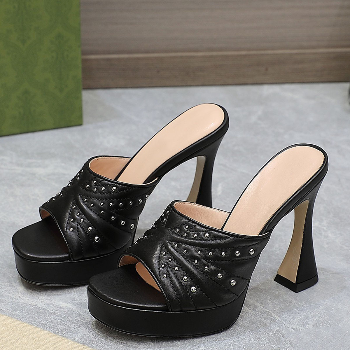 Crystal Mule Slippers Slides Sandals heeled platform pumps chunky block heels open toe women's luxury designers leather outsole Evening shoes factory footwear, All black
Crystal Mule Slippers Slides Sandals heeled platform pumps chunky block heels open toe women's luxury designers leather outsole Evening shoes factory footwear, All black