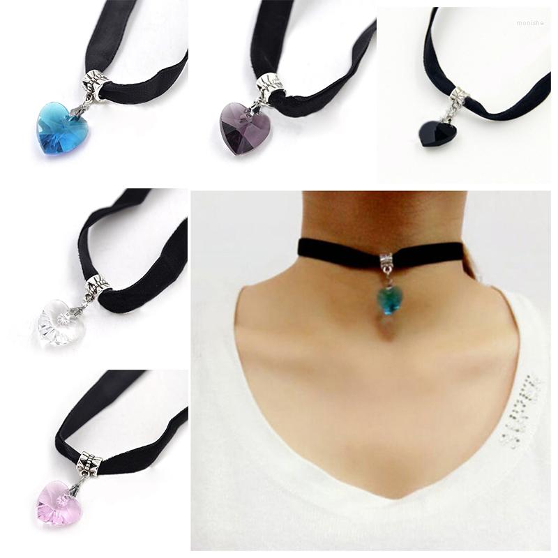 Choker 1Pcs Gothic Velvet Heart Crystal Handmade Necklace Retro Pendant Necklaces Women Fashion Jewelry
Choker 1Pcs Gothic Velvet Heart Crystal Handmade Necklace Retro Pendant Necklaces Women Fashion Jewelry