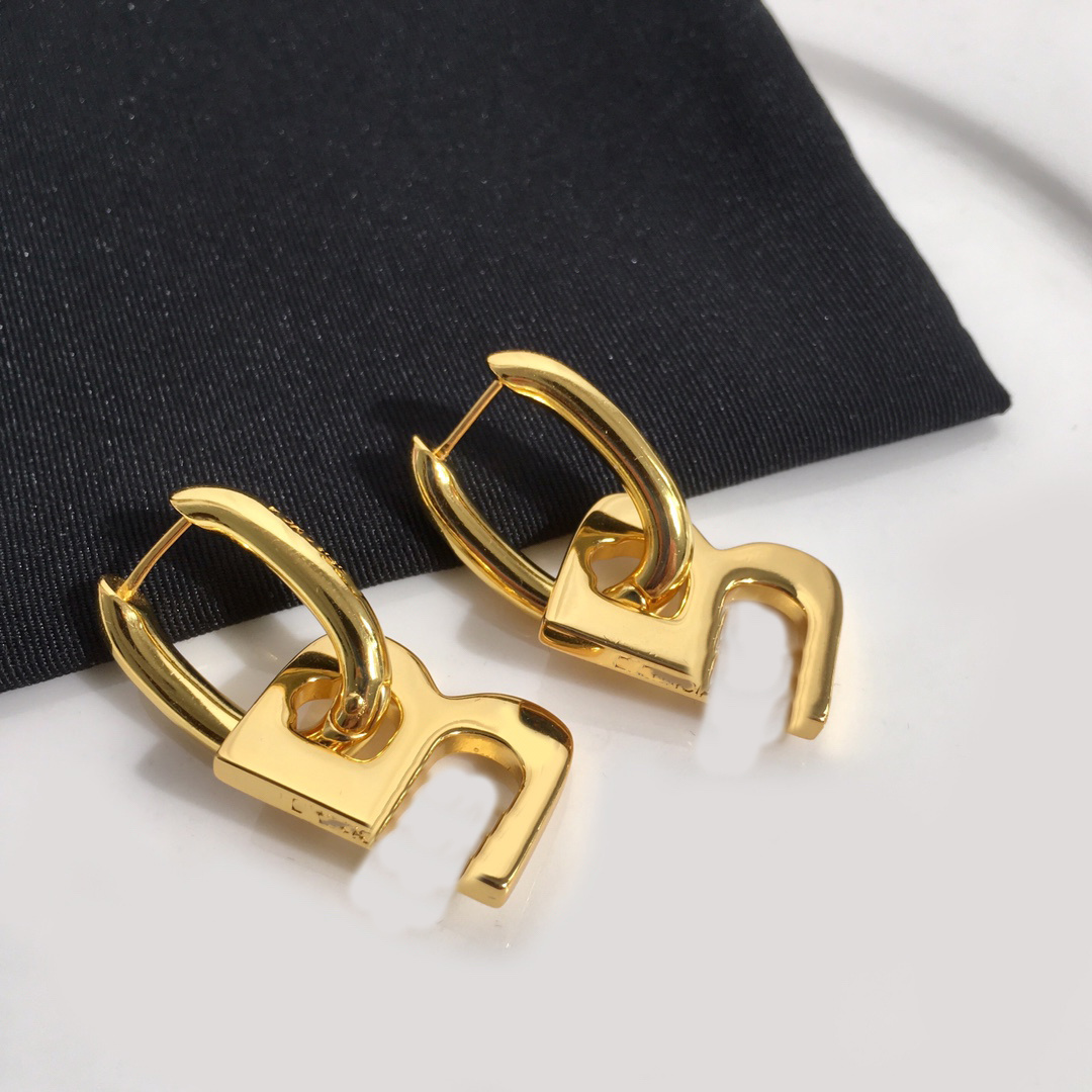 Women Luxury Letter BB Stud Earrings Designer Brand Earing Fashion Jewelry Metal Crystal Pearl Earring cjeweler For Women's Gift ohrringe ghe4r
Women Luxury Letter BB Stud Earrings Designer Brand Earing Fashion Jewelry Metal Crystal Pearl Earring cjeweler For Women's Gift ohrringe ghe4r