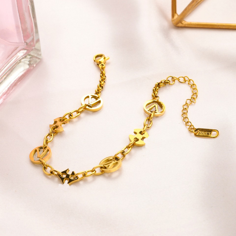 18K Gold Letter Chains Bracelet Designer Gift Jewelry Spring Wedding Travel Women Bracelet Luxury Love Chain Bracelet Fashion Stainless Steel Jewelry Wholesale
18K Gold Letter Chains Bracelet Designer Gift Jewelry Spring Wedding Travel Women Bracelet Luxury Love Chain Bracelet Fashion Stainless Steel Jewelry Wholesale