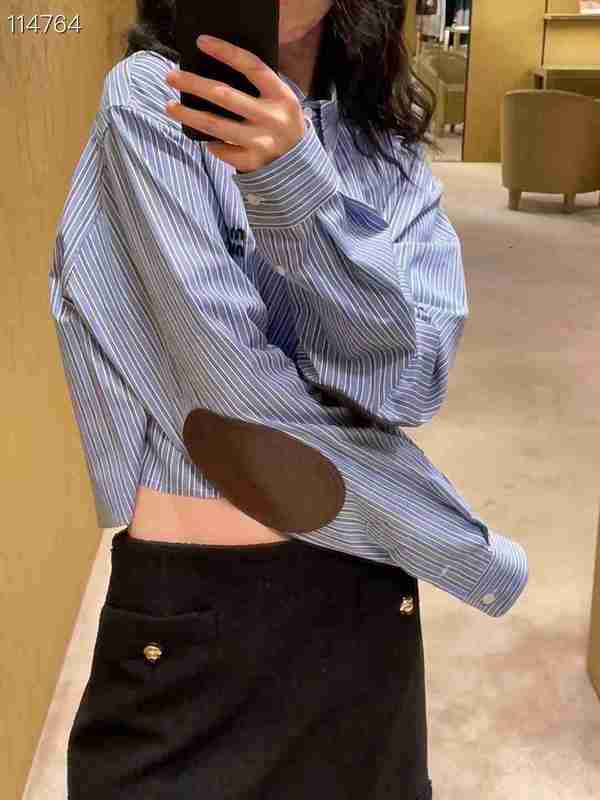 Women' Polos designer white deer same fashion shirt 23 spring new letter embroidery sleeve edge patchwork leather stripe short long-sleeved D0L3, Blue
Women' Polos designer white deer same fashion shirt 23 spring new letter embroidery sleeve edge patchwork leather stripe short long-sleeved D0L3, Blue