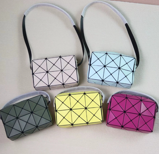European and American brand envelope bag cross-body chain Ringer small square box pillow bags senior sense shoulder bags, Aspic
European and American brand envelope bag cross-body chain Ringer small square box pillow bags senior sense shoulder bags, Aspic