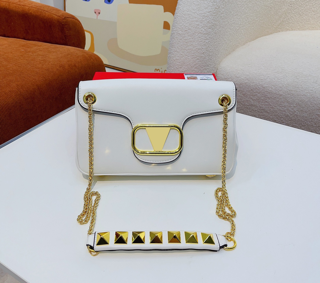 Designer womens shoulder bag luxury stud sign mini handbags metal V letter leather cute bags fashion chain clutch ladies vintage sling purses
Designer womens shoulder bag luxury stud sign mini handbags metal V letter leather cute bags fashion chain clutch ladies vintage sling purses