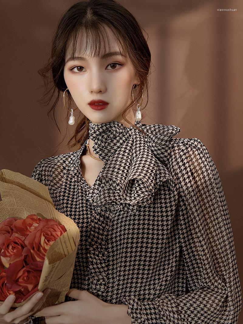 Women' Blouses Autumn/winter 2023 Houndstooth Shirt Female Design Sense Niche Retro All-match Careful Machine Bubble Sleeve Top, Coffee
Women' Blouses Autumn/winter 2023 Houndstooth Shirt Female Design Sense Niche Retro All-match Careful Machine Bubble Sleeve Top, Coffee