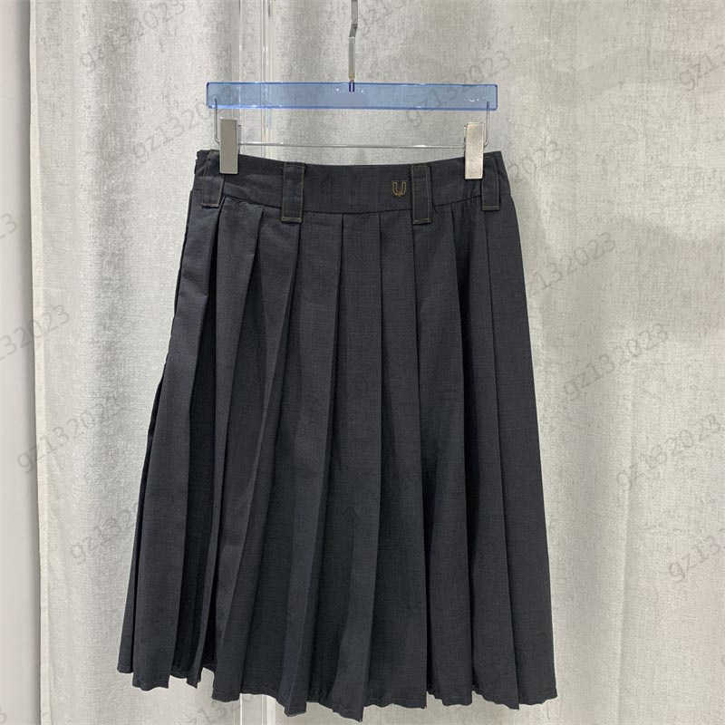 Womens Skirts Brand Letter Stick Cloth Embroidery High Waist Skirt Pure Color Pleated Design Simple Slim Skirts Women Clothing
Womens Skirts Brand Letter Stick Cloth Embroidery High Waist Skirt Pure Color Pleated Design Simple Slim Skirts Women Clothing