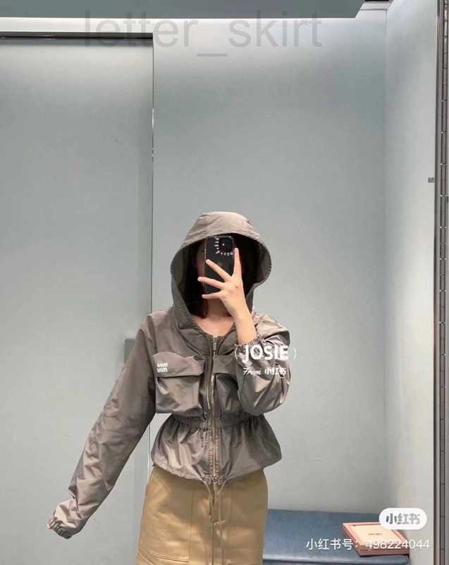 Women' Fur & Faux designer Grey Drawstring Hooded Short Coat 23 Spring/Summer New Loose Casual Waist Jacket Windbreaker OYR4, Gray3
Women' Fur & Faux designer Grey Drawstring Hooded Short Coat 23 Spring/Summer New Loose Casual Waist Jacket Windbreaker OYR4, Gray3