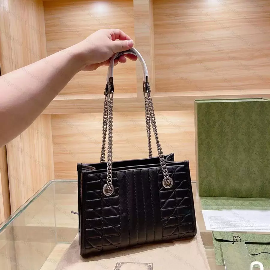 Fashion Women Luxurys Shoulder Bags Famous Classical Designer Messenger lady Cross Body Bag Handbag female Tote Purse black gold silver chain Leather
Fashion Women Luxurys Shoulder Bags Famous Classical Designer Messenger lady Cross Body Bag Handbag female Tote Purse black gold silver chain Leather