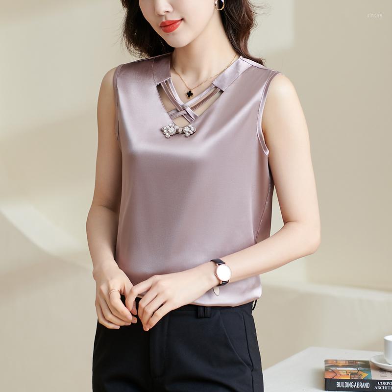 Women's Tanks 2023 Summer Elegant Solid Color Satin Blouse Women -5XL Pluse Size Sleeveless Chic V-neck Famale Loose Casual Top Blusas, Black
Women's Tanks 2023 Summer Elegant Solid Color Satin Blouse Women -5XL Pluse Size Sleeveless Chic V-neck Famale Loose Casual Top Blusas, Black