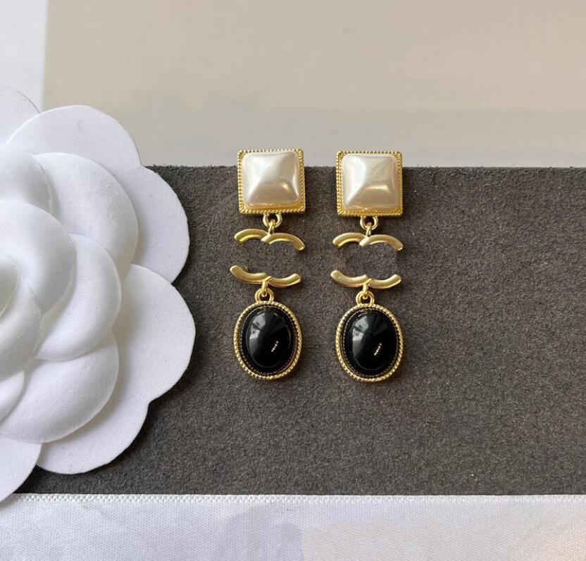 Designer Brand Double Letter Earrings Fashion Women Famous 18K Gold Plating Earring Inlaid Solid Color Crystal Rhinestones Wedding Jewelry Eardrop Accessories
Designer Brand Double Letter Earrings Fashion Women Famous 18K Gold Plating Earring Inlaid Solid Color Crystal Rhinestones Wedding Jewelry Eardrop Accessories