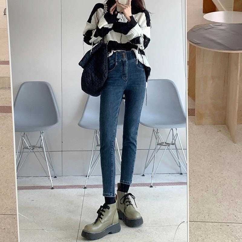 Washed Jean High Waist Three Button Stretch Denim Trousers For Women Slim Fit, Navy blue
Washed Jean High Waist Three Button Stretch Denim Trousers For Women Slim Fit, Navy blue