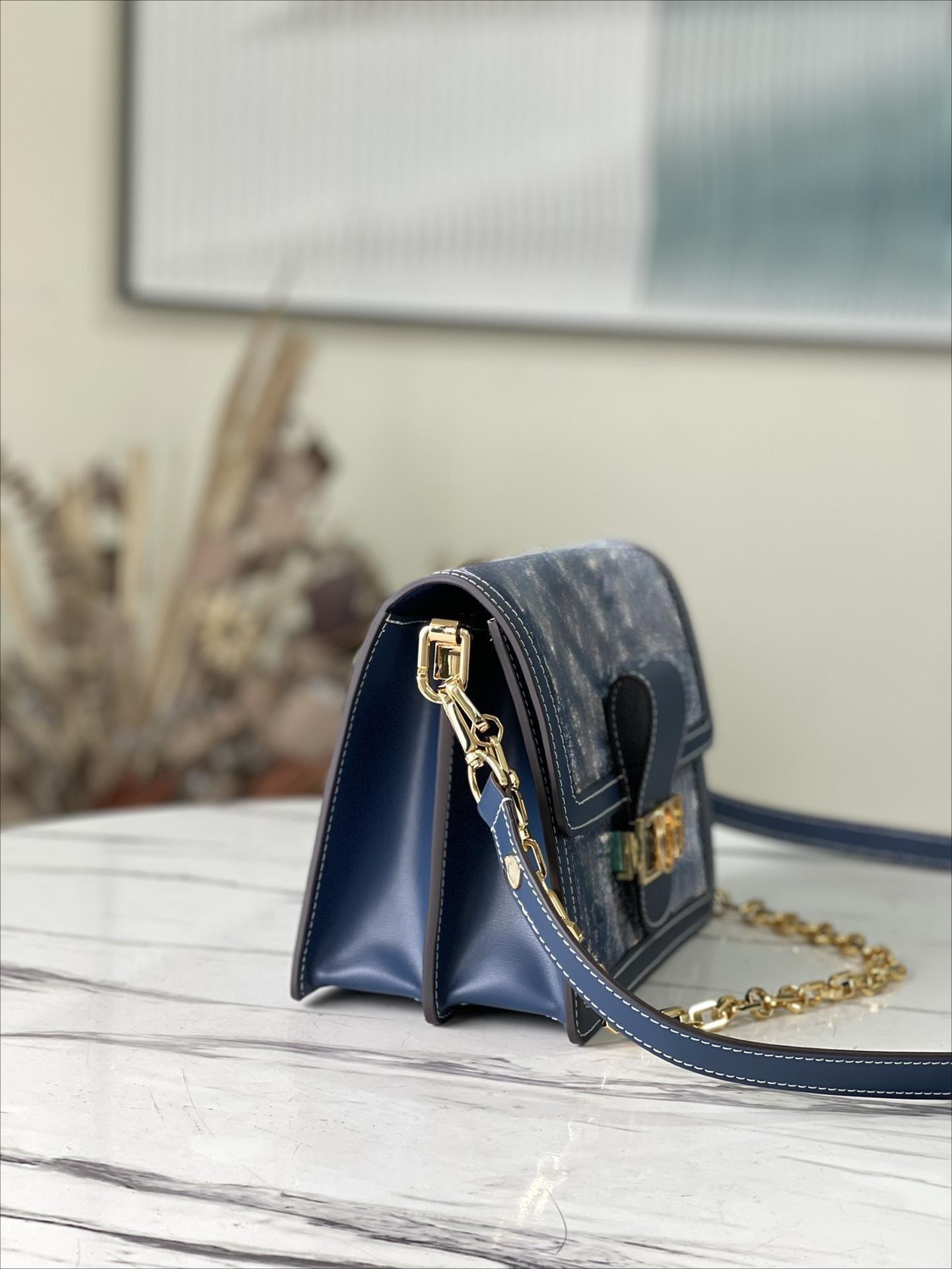 5A 2023 Quality Shoulder Bag DAUPHINE Luxurys Designer mini handbags crossbody women Wallets Designe Totes Messenger Bag, Blue tannin
5A 2023 Quality Shoulder Bag DAUPHINE Luxurys Designer mini handbags crossbody women Wallets Designe Totes Messenger Bag, Blue tannin