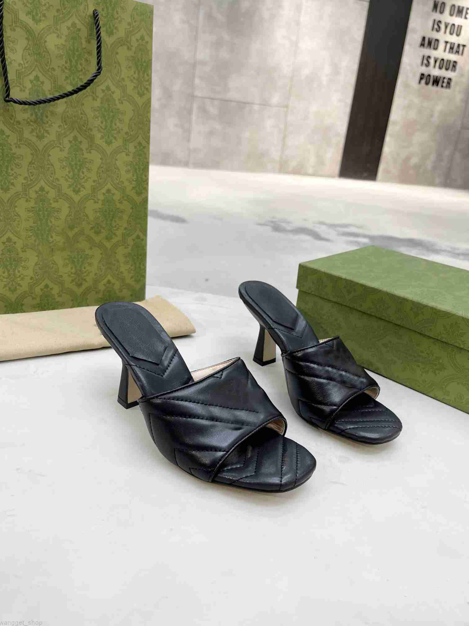 Designer Luxury Women sandals 2022 Lady High Heels Sexy Beach Leather Shoes Double G Metal Slides Black White Green Red Blue shoe good, Color 1
Designer Luxury Women sandals 2022 Lady High Heels Sexy Beach Leather Shoes Double G Metal Slides Black White Green Red Blue shoe good, Color 1