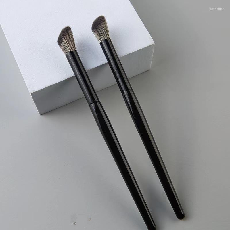 Makeup Brushes Finger Belly And Nose Shadow Brush Oblique Head Angle Cosmetic Concealer Side B
Makeup Brushes Finger Belly And Nose Shadow Brush Oblique Head Angle Cosmetic Concealer Side B