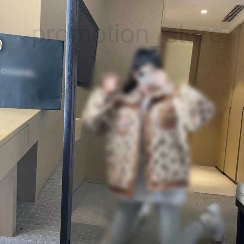 Women' Jackets designer Autumn winter classic old flower imitation sable full coat men women 22XH, Khaki2
Women' Jackets designer Autumn winter classic old flower imitation sable full coat men women 22XH, Khaki2