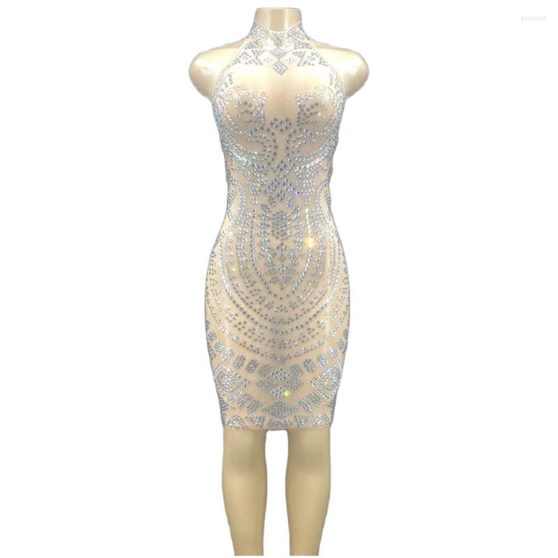 Stage Wear Nude Halter Backless Shining Rhinestones Crystal Sexy Dress For Women Evening Party Clothing Singer Costumes Club
Stage Wear Nude Halter Backless Shining Rhinestones Crystal Sexy Dress For Women Evening Party Clothing Singer Costumes Club