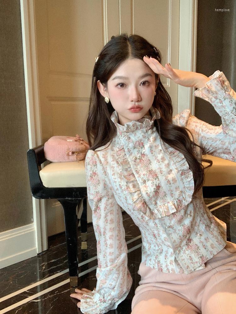 Women' Blouses Hikigawa Chic Fashion Women Elegant Gentle Stand Collar Ruffled Shirts French Floral Print Long Sleeve Blouse Top Mujer
Women' Blouses Hikigawa Chic Fashion Women Elegant Gentle Stand Collar Ruffled Shirts French Floral Print Long Sleeve Blouse Top Mujer