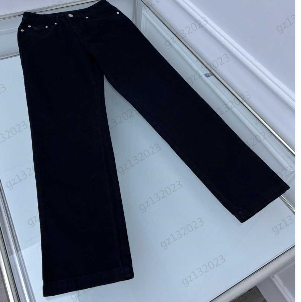 Luxury Jeans Metal Triangle Logo Decoration Solid Color Straight Denim Trousers Twill Cotton Comfortable Breathable High Waist Pant Jeans For Women Retro 1970
Luxury Jeans Metal Triangle Logo Decoration Solid Color Straight Denim Trousers Twill Cotton Comfortable Breathable High Waist Pant Jeans For Women Retro 1970