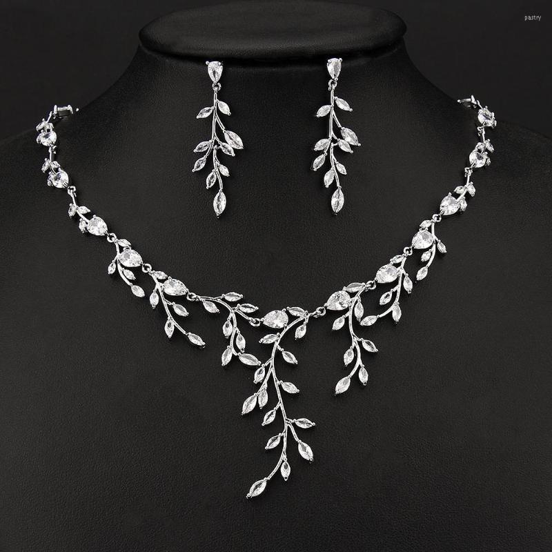 Necklace Earrings Set Bettyue Arrival Charming Leaves Shape Design Noble Jewelry Simplicity Style Modern Zirconia Dress-Up Delicate Gift, Picture shown
Necklace Earrings Set Bettyue Arrival Charming Leaves Shape Design Noble Jewelry Simplicity Style Modern Zirconia Dress-Up Delicate Gift, Picture shown