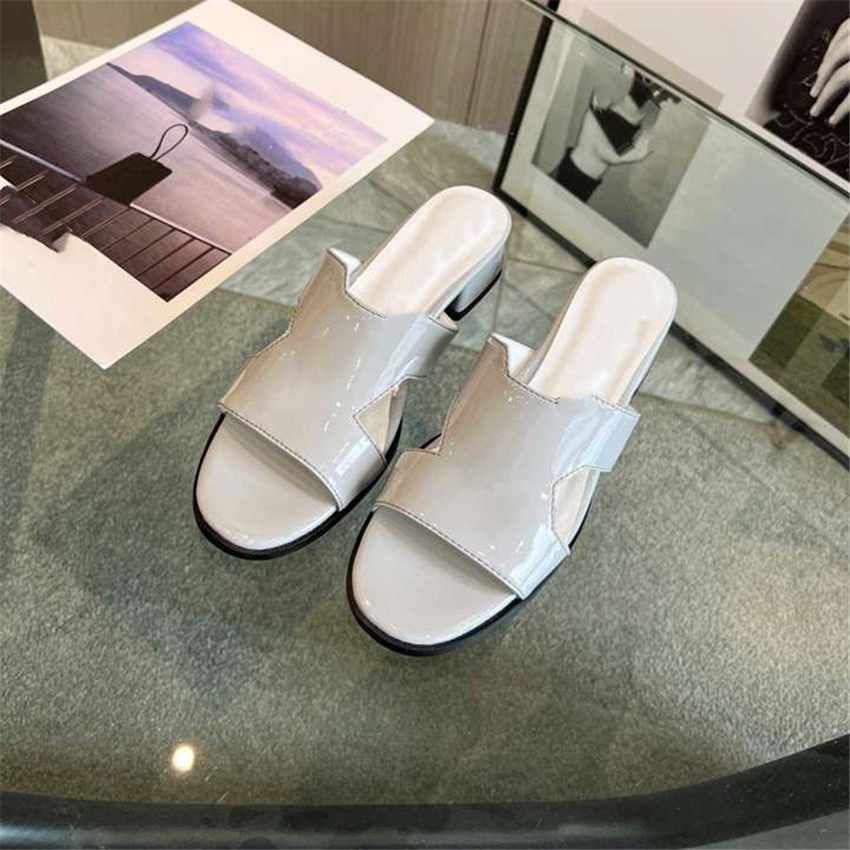 Fashion slippers 2023 Luxury Design Summer Louisity Men and Women Viutonity Flat Shoes Thick Sole Leather Rubber Letter Logo Casual Cartoon Slippers lvity 07-07
Fashion slippers 2023 Luxury Design Summer Louisity Men and Women Viutonity Flat Shoes Thick Sole Leather Rubber Letter Logo Casual Cartoon Slippers lvity 07-07
