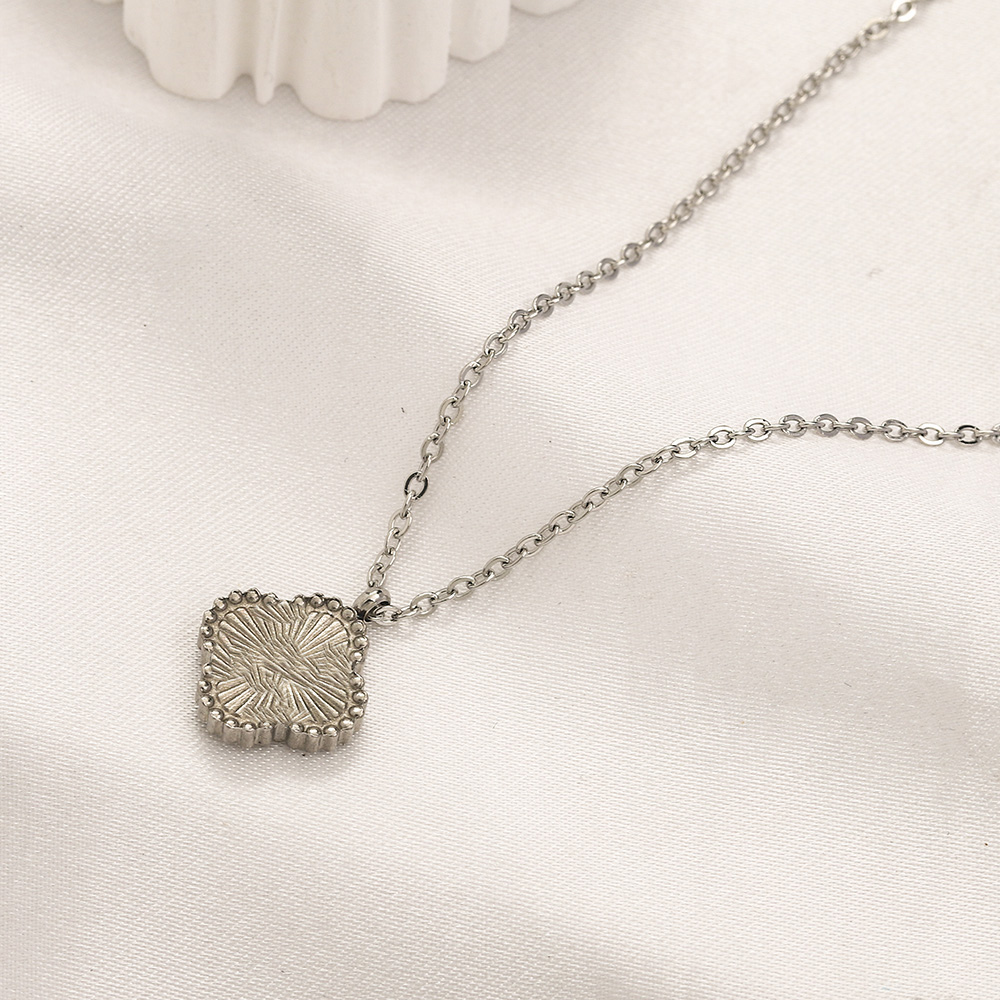 Never Fading 18K Gold Plated Luxury Brand Designer Pendants Necklaces Clover Leaf Stainless Steel Letter Choker Pendant Necklace Chain Jewelry Accessories Gifts
Never Fading 18K Gold Plated Luxury Brand Designer Pendants Necklaces Clover Leaf Stainless Steel Letter Choker Pendant Necklace Chain Jewelry Accessories Gifts