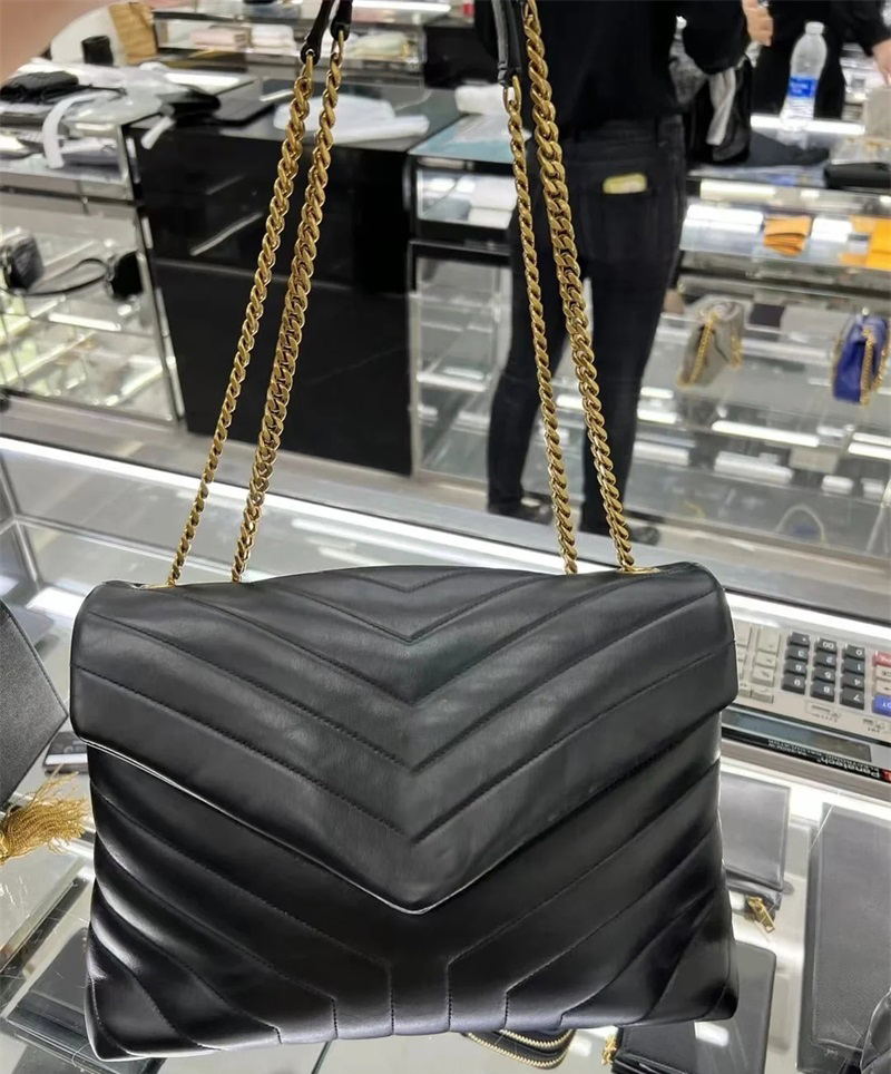 Letters shoulder bags totes cowhide leather Loulou designer handbags matelasse sacoche pillow magnetic four way buckle mini size luxury bags black XB019 E23, 2#
Letters shoulder bags totes cowhide leather Loulou designer handbags matelasse sacoche pillow magnetic four way buckle mini size luxury bags black XB019 E23, 2#