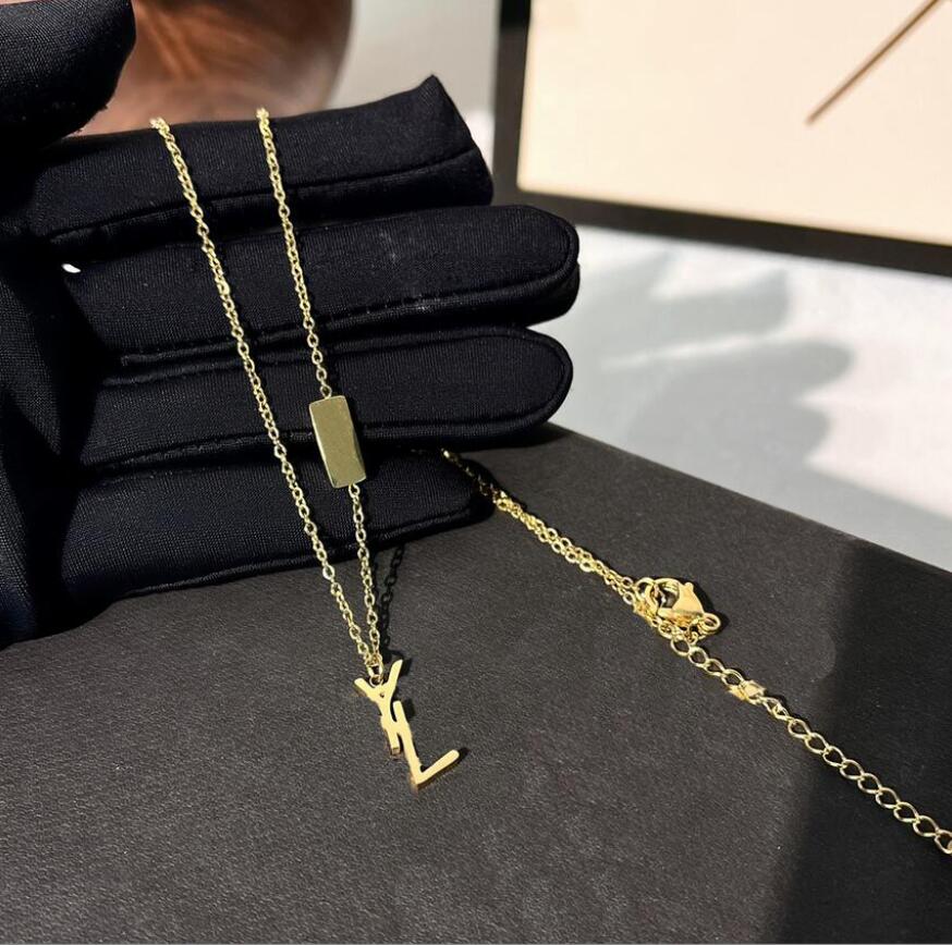 Brand Designer Letter Pendant Necklace High Quality Luxury Women 18K Gold Plating Clavicular Chain Necklaces Fashion Womens Girl Valentine Day Jewelry Accessorie
Brand Designer Letter Pendant Necklace High Quality Luxury Women 18K Gold Plating Clavicular Chain Necklaces Fashion Womens Girl Valentine Day Jewelry Accessorie