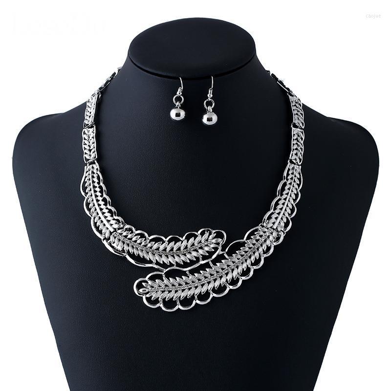 Necklace Earrings Set LosoDo European And American Fashion Luxury Noble Temperament Rhinestone Hollow Feather Collarbone, Picture shown
Necklace Earrings Set LosoDo European And American Fashion Luxury Noble Temperament Rhinestone Hollow Feather Collarbone, Picture shown