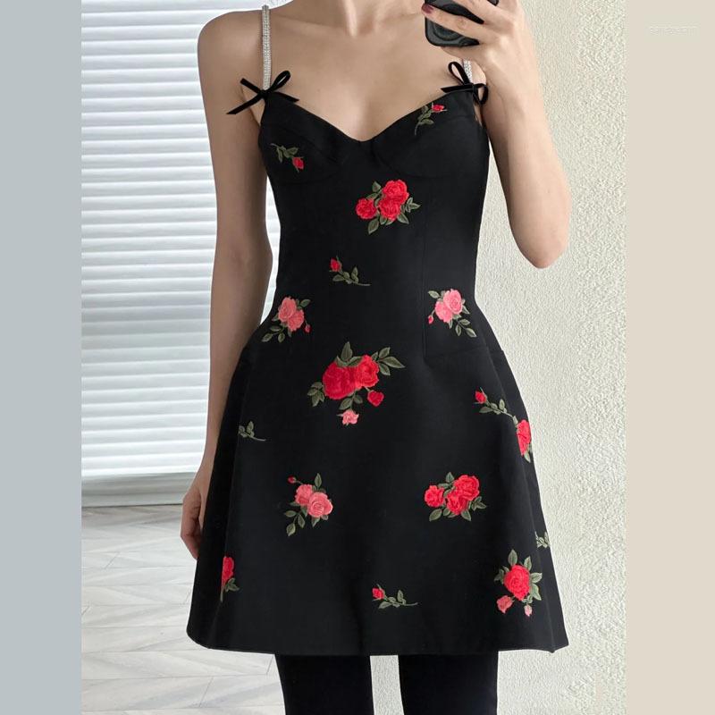 Casual Dresses V-Neck Slim Sexy Suspender Dress Rose Embroidery Black Bra A-Line Elegant Women Vintage 2023 Clothes
Casual Dresses V-Neck Slim Sexy Suspender Dress Rose Embroidery Black Bra A-Line Elegant Women Vintage 2023 Clothes