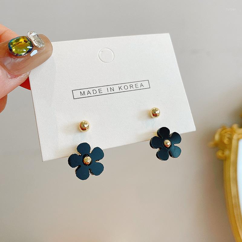 Stud Earrings Retro Black Small Flower Female Students Fashion Wild Temperament Wave Fresh
Stud Earrings Retro Black Small Flower Female Students Fashion Wild Temperament Wave Fresh