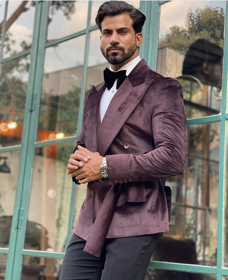 Men's Suits Peaked Lapel Velvet Men With Belt Double Breasted Wedding Tuxedo For Prom Groom 2 Pieces Slim Fit Blazer Pants, Black
Men's Suits Peaked Lapel Velvet Men With Belt Double Breasted Wedding Tuxedo For Prom Groom 2 Pieces Slim Fit Blazer Pants, Black