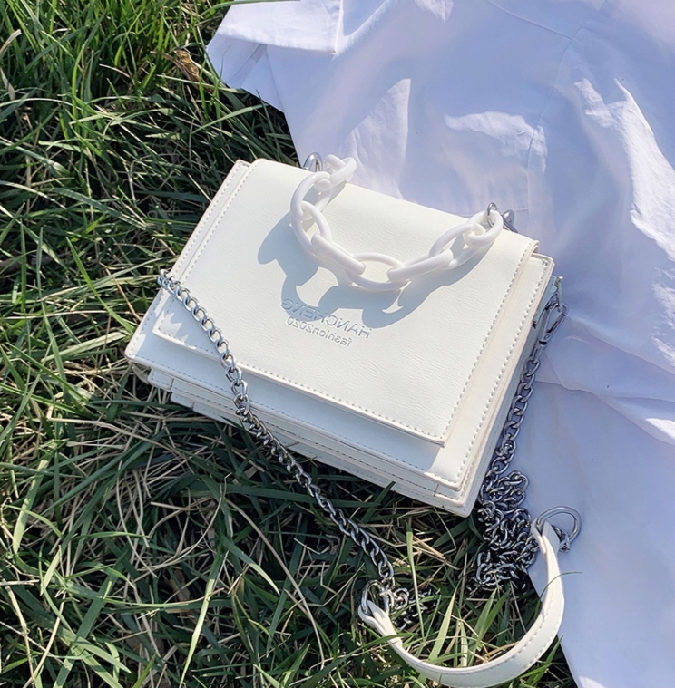 Exquisite Texture Women's Underarm Bag - Small Designer Handbag for Everyday Use, White
Exquisite Texture Women's Underarm Bag - Small Designer Handbag for Everyday Use, White