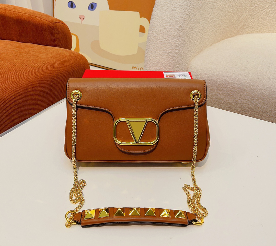 Designer womens shoulder bag luxury stud sign mini handbags metal V letter leather bags fashion chain clutch ladies vintage sling purses
Designer womens shoulder bag luxury stud sign mini handbags metal V letter leather bags fashion chain clutch ladies vintage sling purses