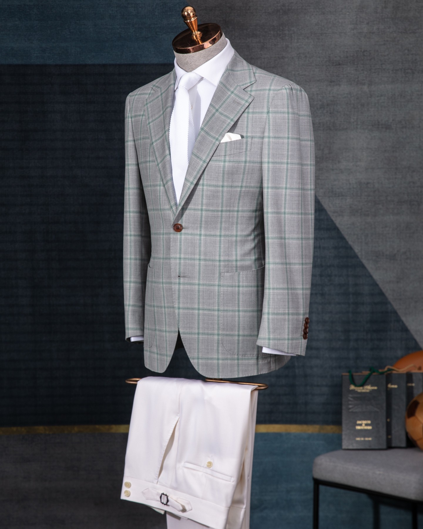 Two Pieces Wedding Tuxedos Men Suits Handsome Applicants Shawl Lapel Suit Plaid Two Buttons Three Packets Customized Pockets Multi-scenario Coat Casua