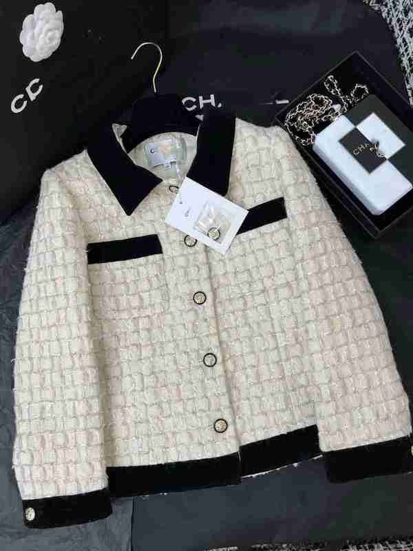 Women' Fur & Faux designer 2023 Early Spring New French Style Celebrity Temperament Reduced Age Single breasted Contrast Polo Neck Short Coat NJNY, White
Women' Fur & Faux designer 2023 Early Spring New French Style Celebrity Temperament Reduced Age Single breasted Contrast Polo Neck Short Coat NJNY, White